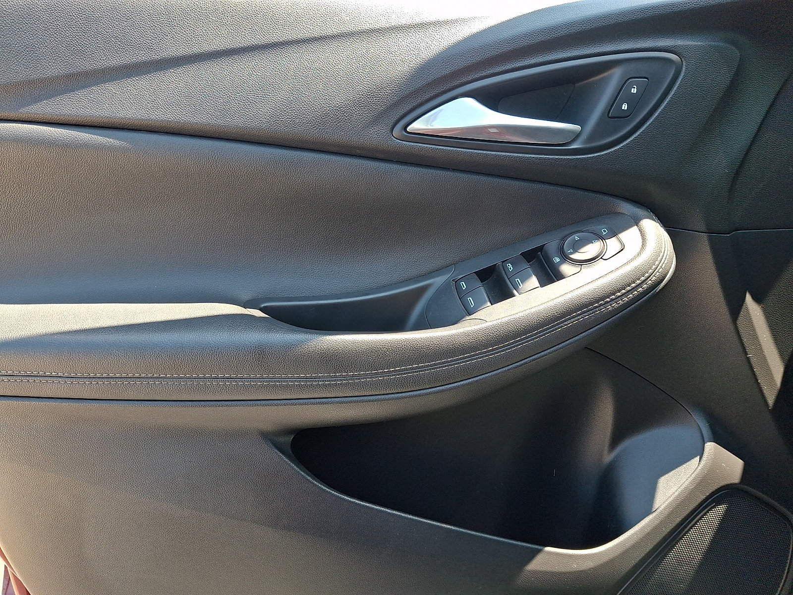 Used 2020 Buick Encore GX Preferred w/ Cold Weather Comfort Package FWD image 12