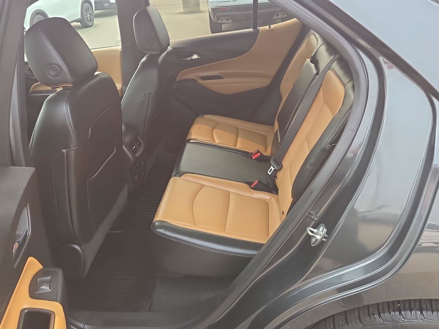 Used 2018 Chevrolet Equinox Premier FWD image 12