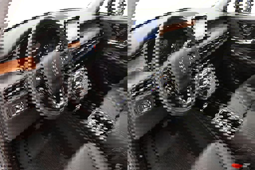 Used 2022 Lincoln Corsair Reserve w/ Equipment Group 201A image 17