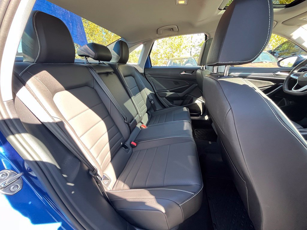 Certified 2024 Volkswagen Jetta SE w/ Panoramic Sunroof Package FWD image 26