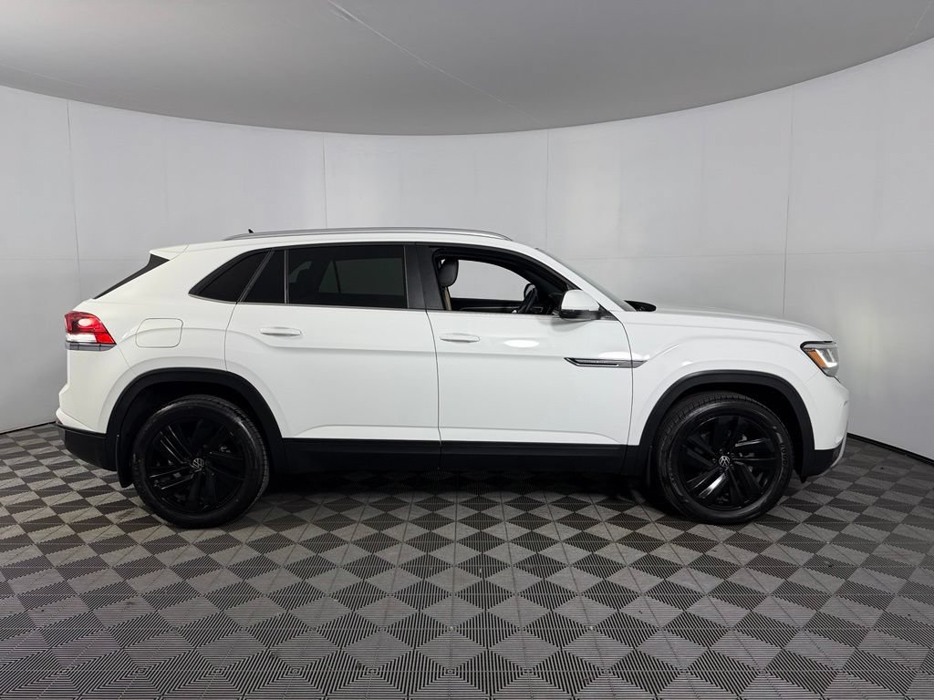 Used 2022 Volkswagen Atlas Cross Sport SE w/ Black Wheel Package FWD image 4