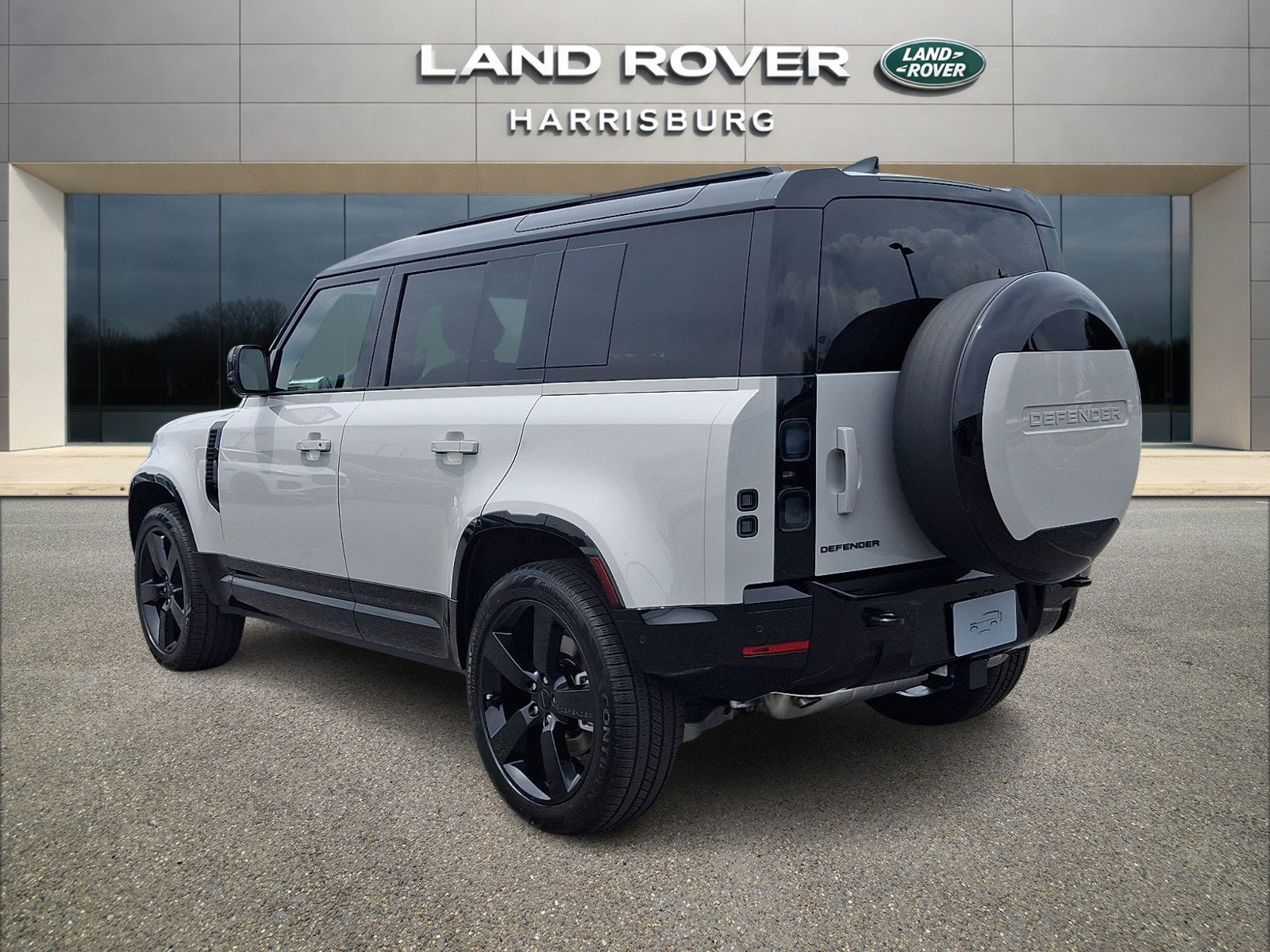 Used 2026 Land Rover Defender 110 X-Dynamic SE AWD/4WD image 3