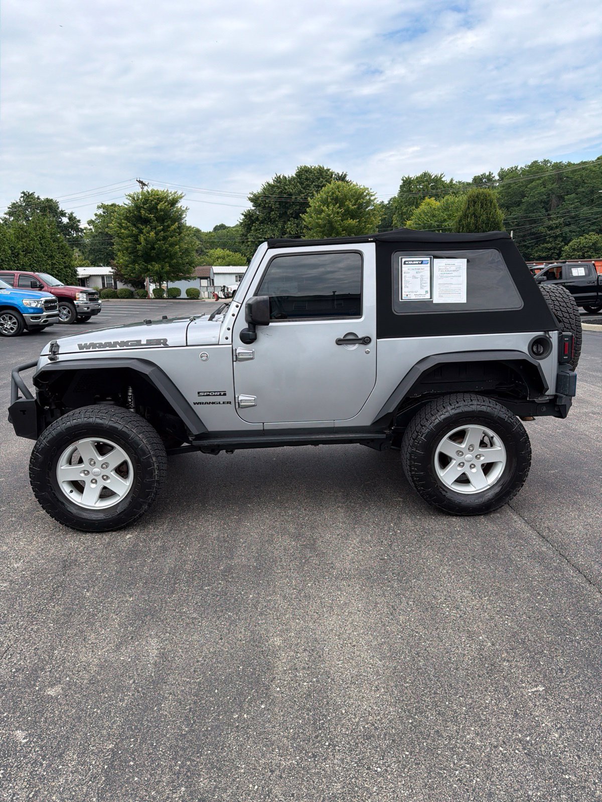 Used 2017 Jeep Wrangler Sport w/ Quick Order Package 24S AWD/4WD image 2