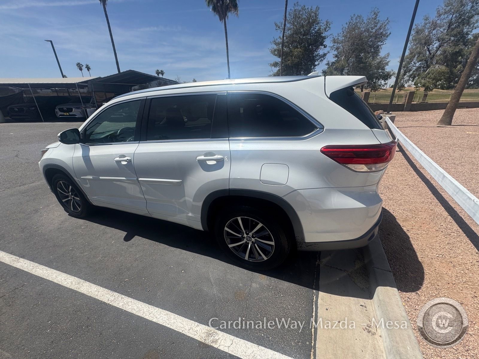 Used 2017 Toyota Highlander XLE FWD image 6