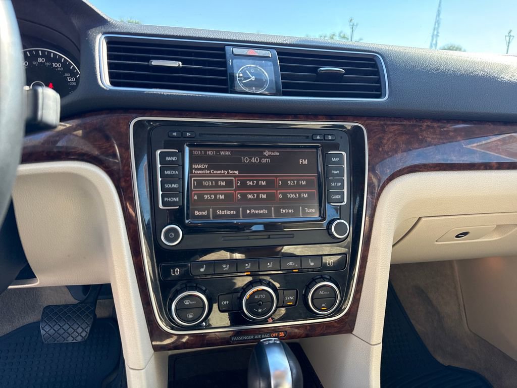 Used 2012 Volkswagen Passat TDI SEL Premium image 14