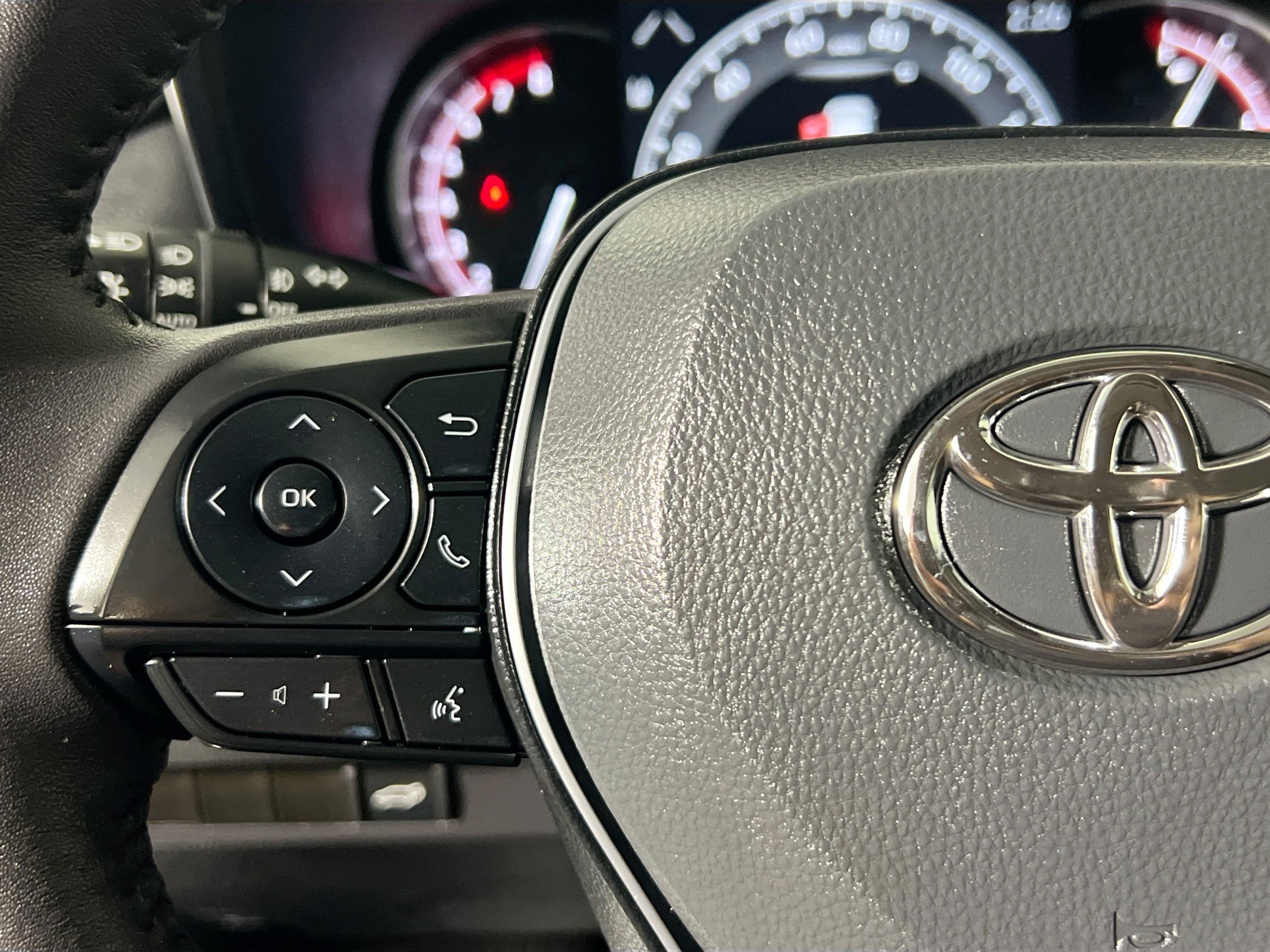 Used 2025 Toyota RAV4 XLE Premium image 18