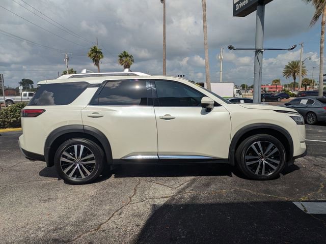 Used 2023 Nissan Pathfinder Platinum FWD image 4