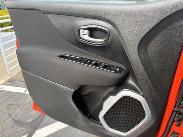 Used 2020 Jeep Renegade Latitude w/ Cold Weather Group image 12