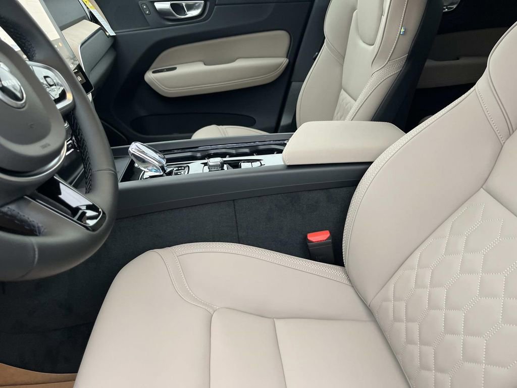 New 2026 Volvo XC60 B5 Plus w/ Protection Package Premier image 24