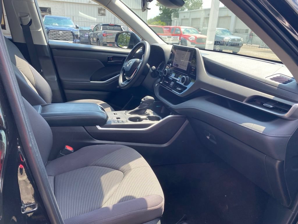 Used 2023 Toyota Highlander L FWD image 17