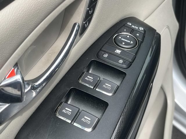 Used 2016 Kia Sedona EX FWD image 30