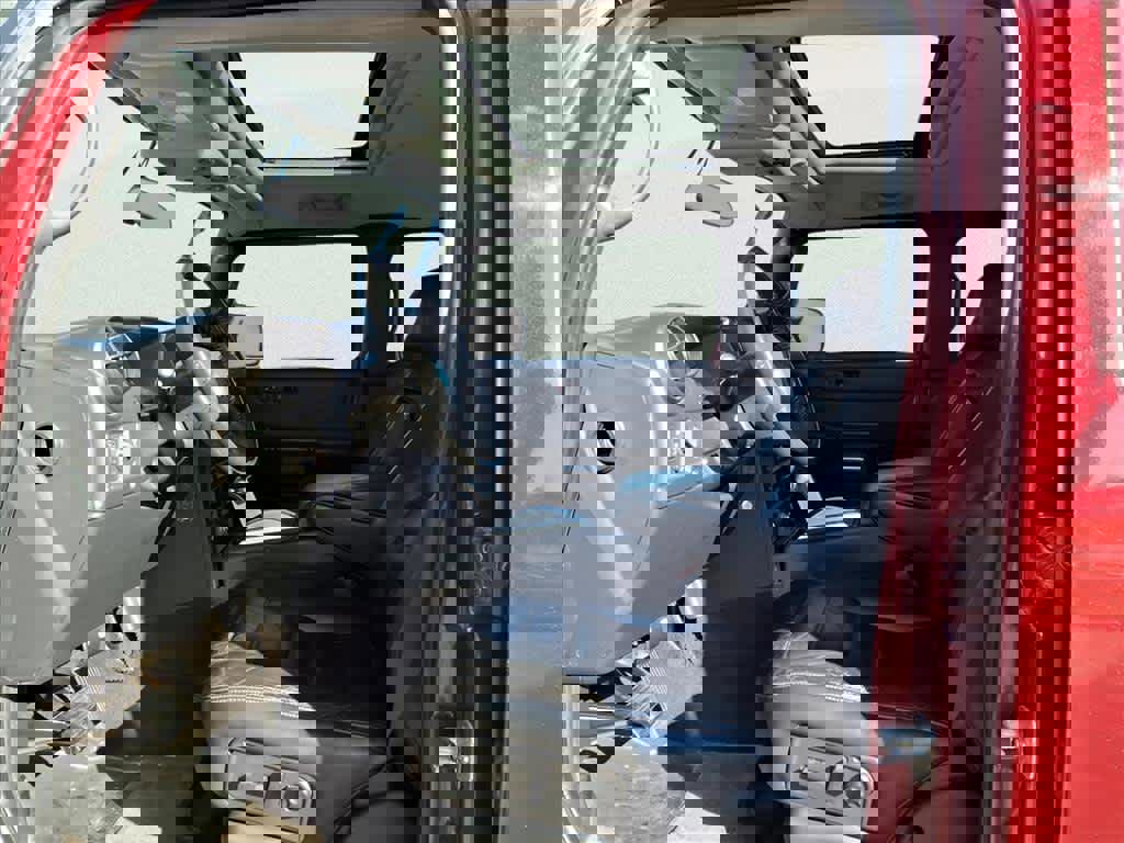 Used 2005 HUMMER H2 SUT w/ Preferred Equipment Group image 13