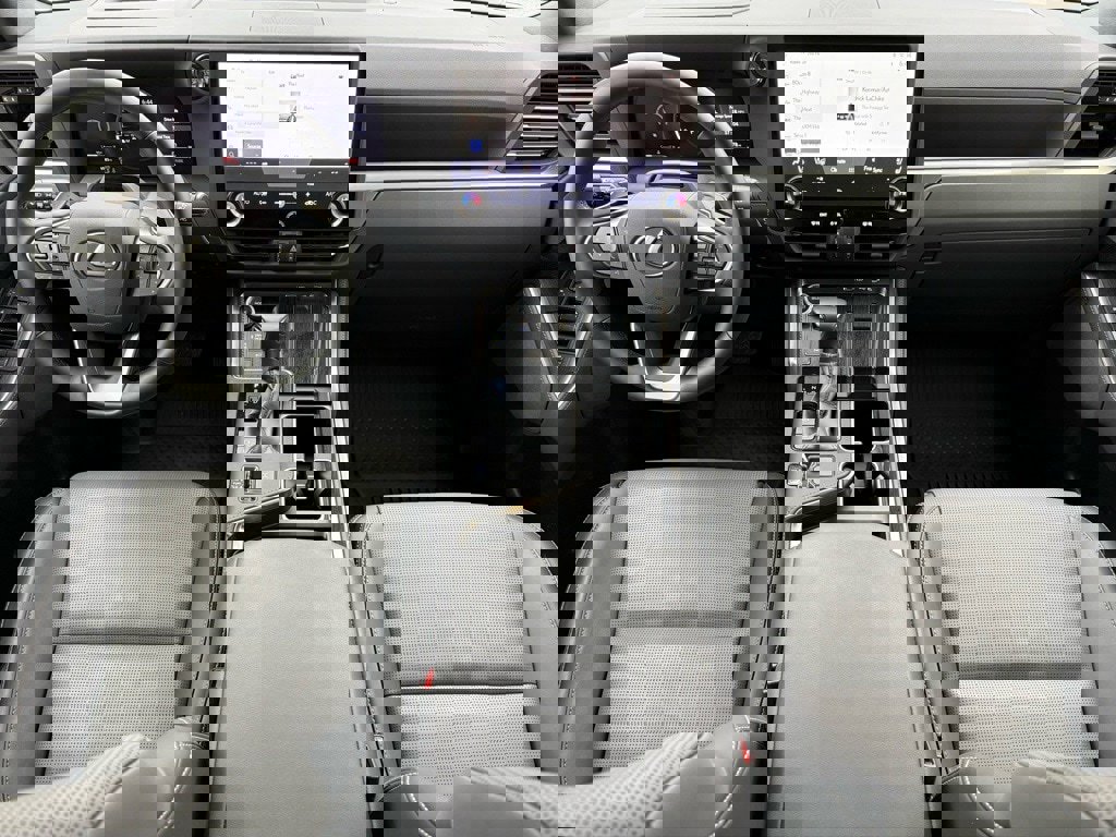 Used 2025 Lexus GX 550 w/ Accessory Package (2T) image 4