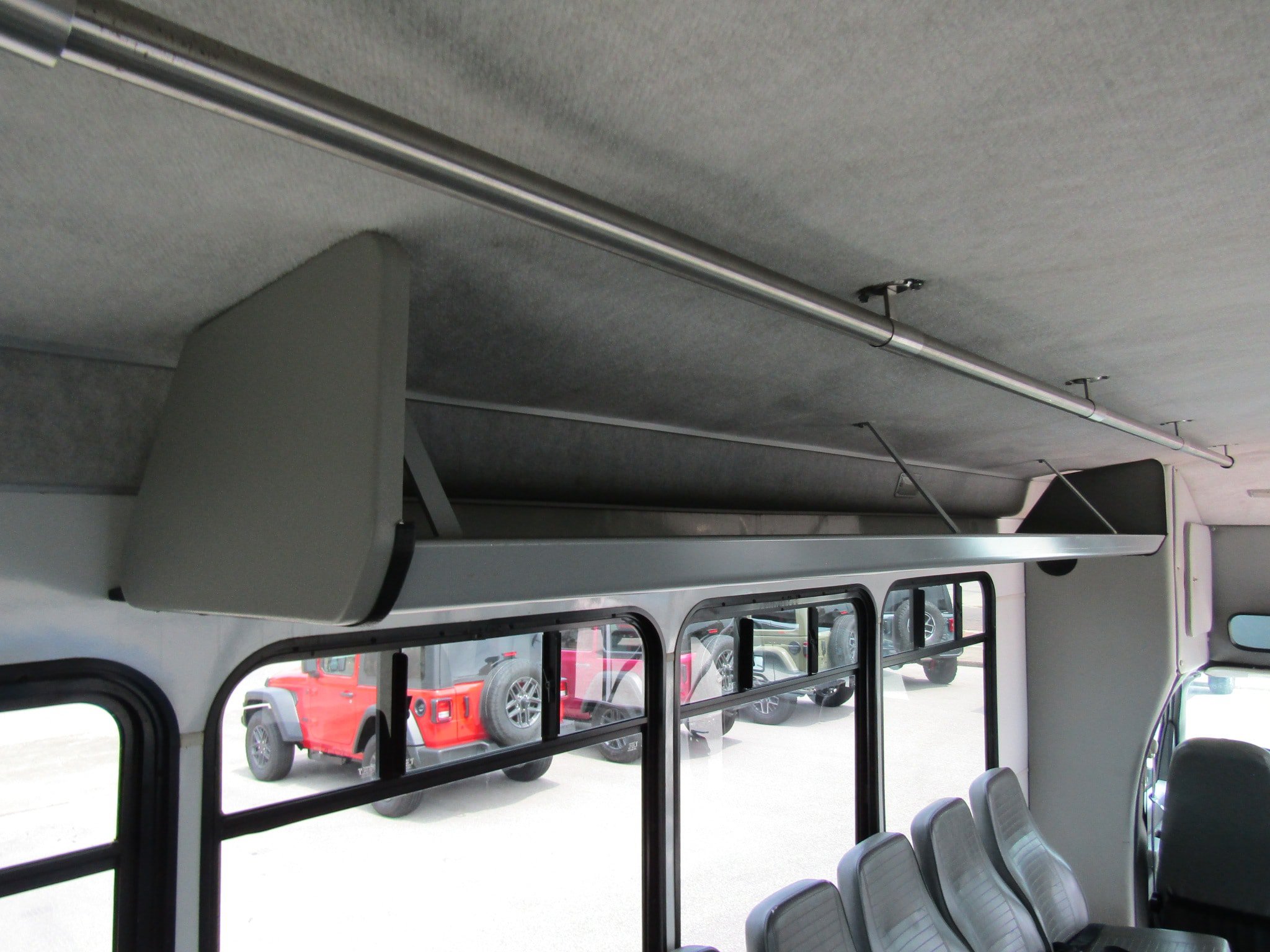 Used 2012 Ford E-450 and Econoline 450 Super Duty w/ Shuttle Bus Prep Pkg RWD image 19