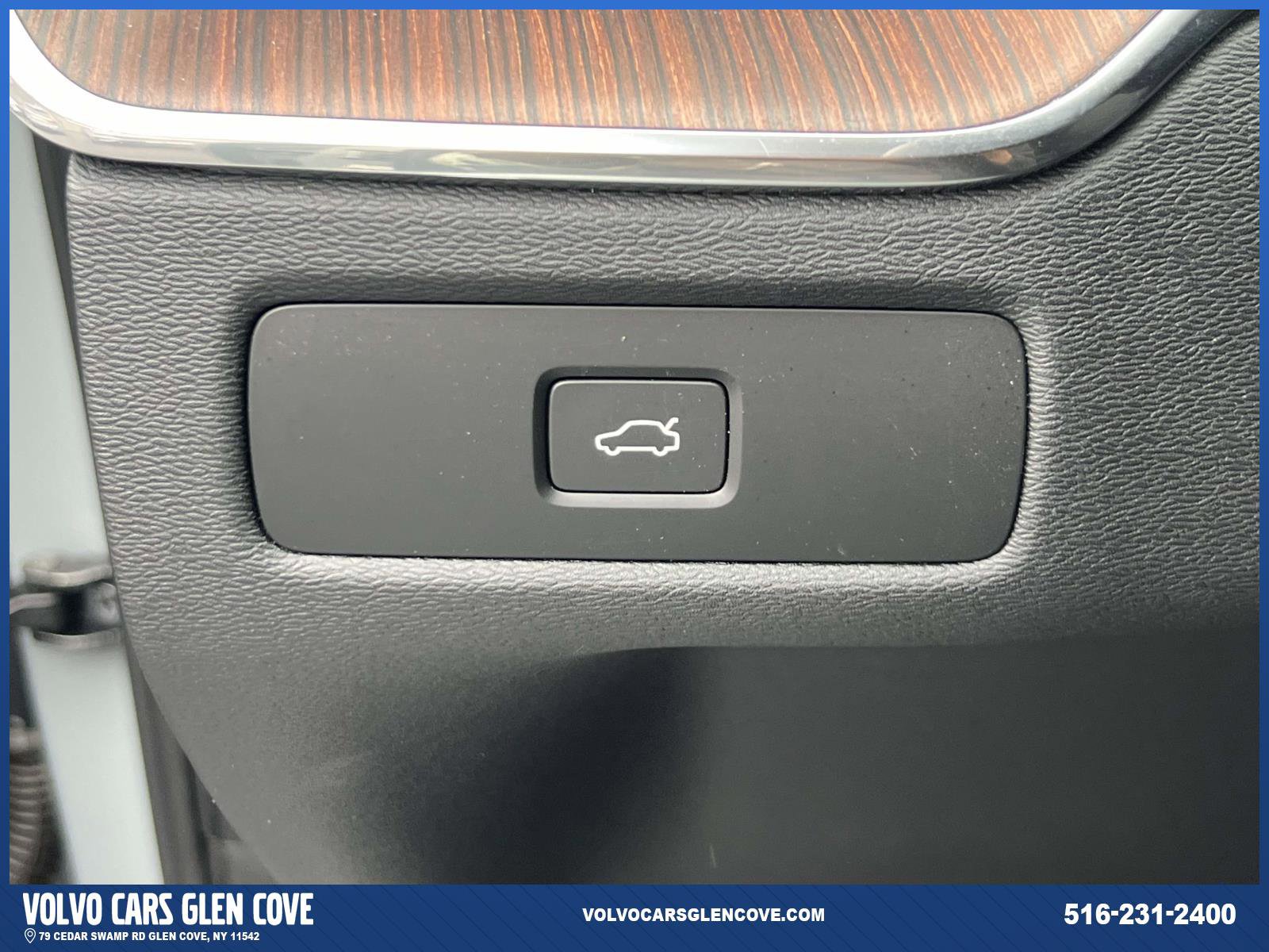 Used 2024 Volvo XC60 B5 Plus w/ Protection Package Premier image 20