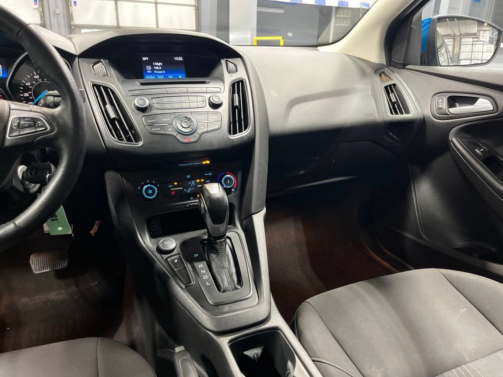 Used 2015 Ford Focus SE w/ SE Cold Weather Package FWD image 24