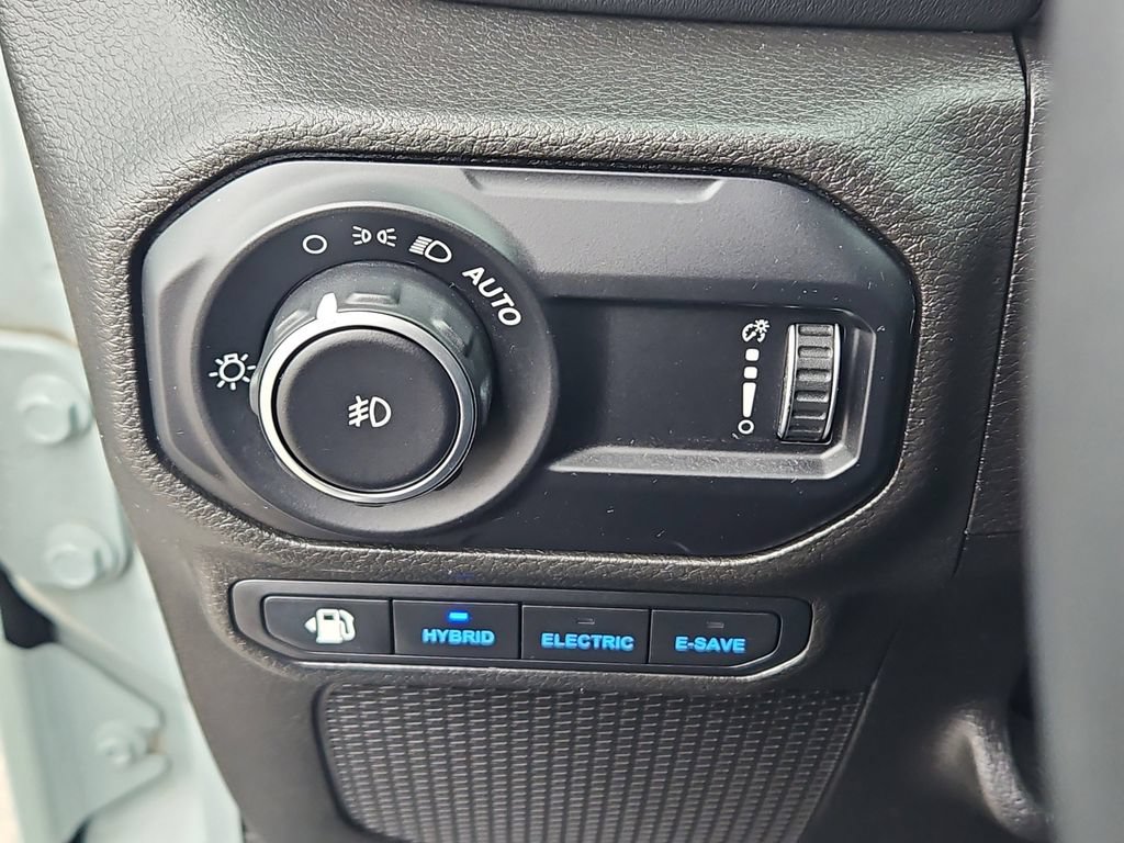 Used 2023 Jeep Wrangler Unlimited Sahara w/ Cold Weather Group AWD/4WD image 19