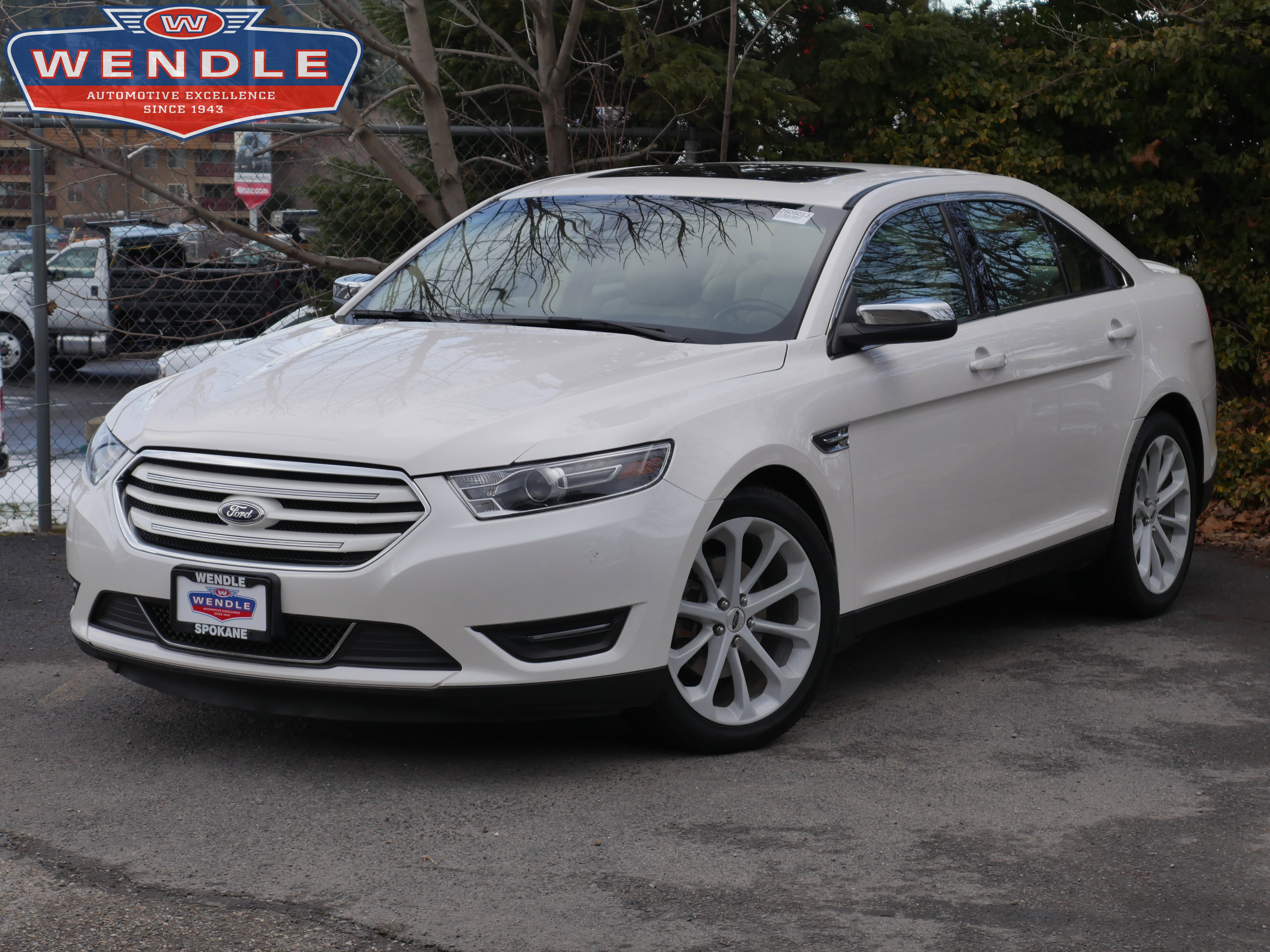 Used 2017 Ford Taurus Limited image 1