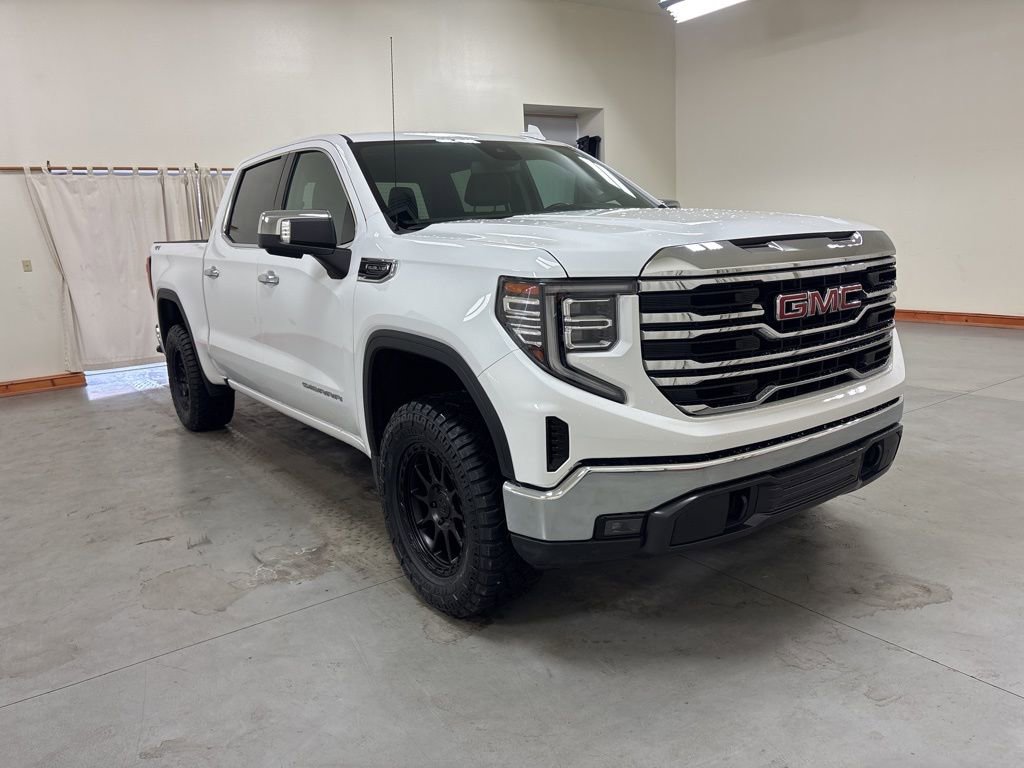 Used 2025 GMC Sierra 1500 SLT image 2