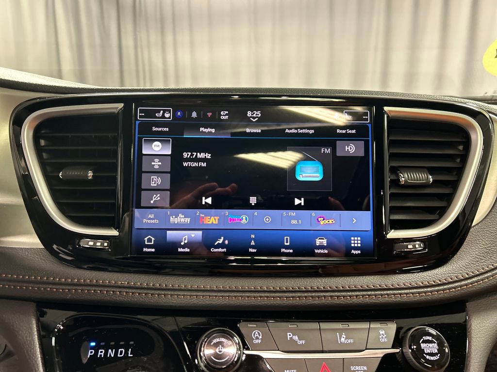 New 2026 Chrysler Pacifica Pinnacle image 15