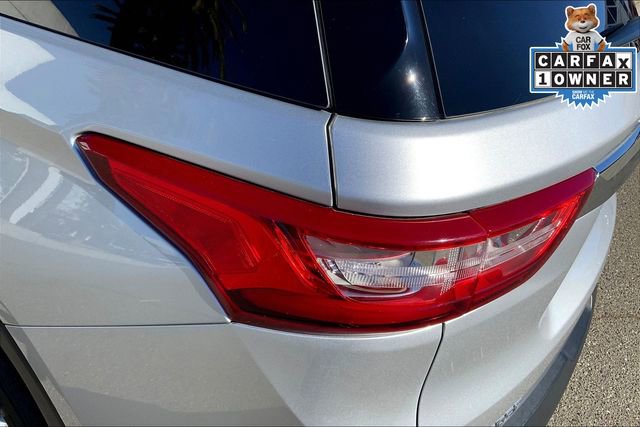 Used 2021 Chevrolet Traverse LT FWD image 29
