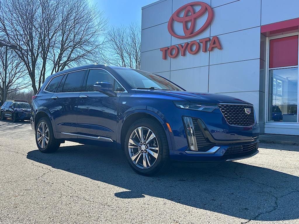 Used 2025 Cadillac XT6 Premium Luxury image 8