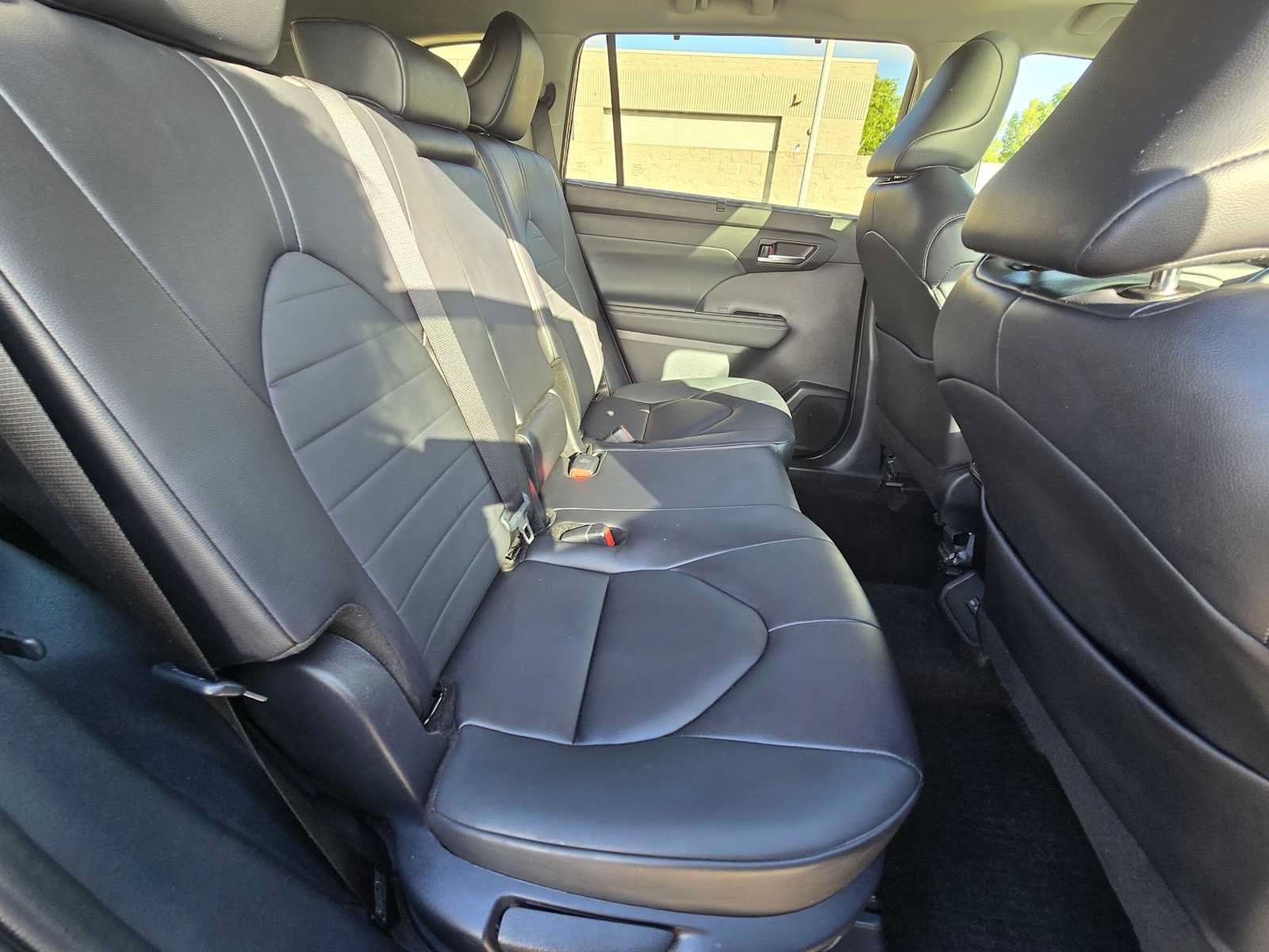 Used 2024 Toyota Highlander XLE AWD/4WD image 12