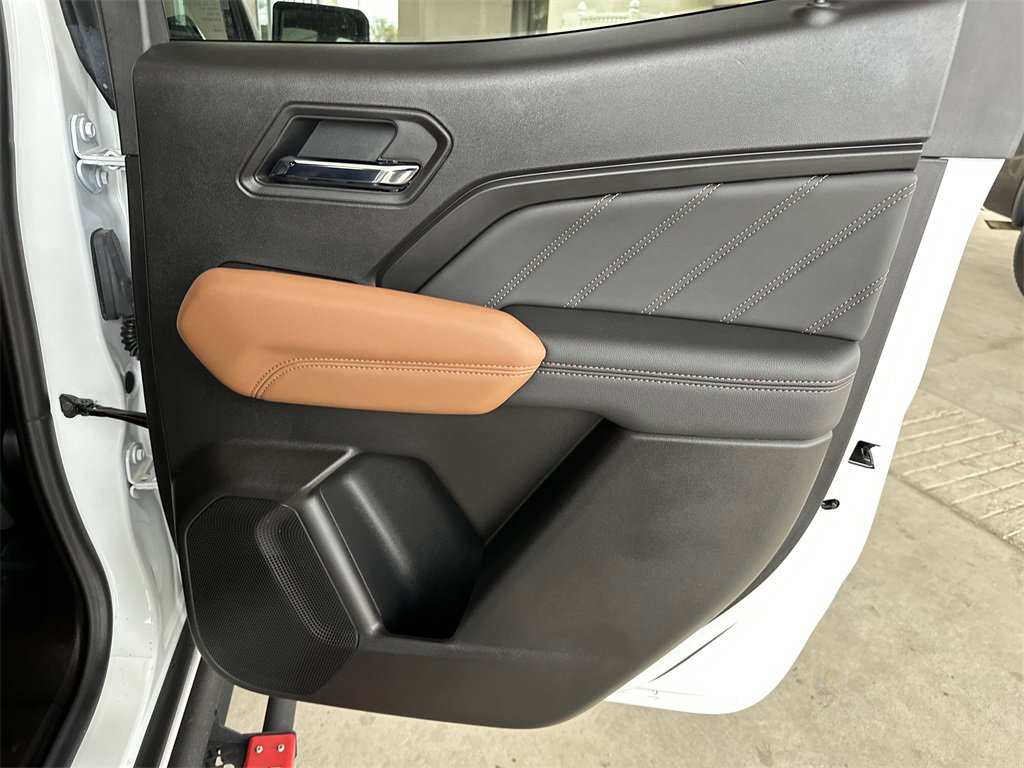 Used 2025 GMC Canyon AT4 image 31
