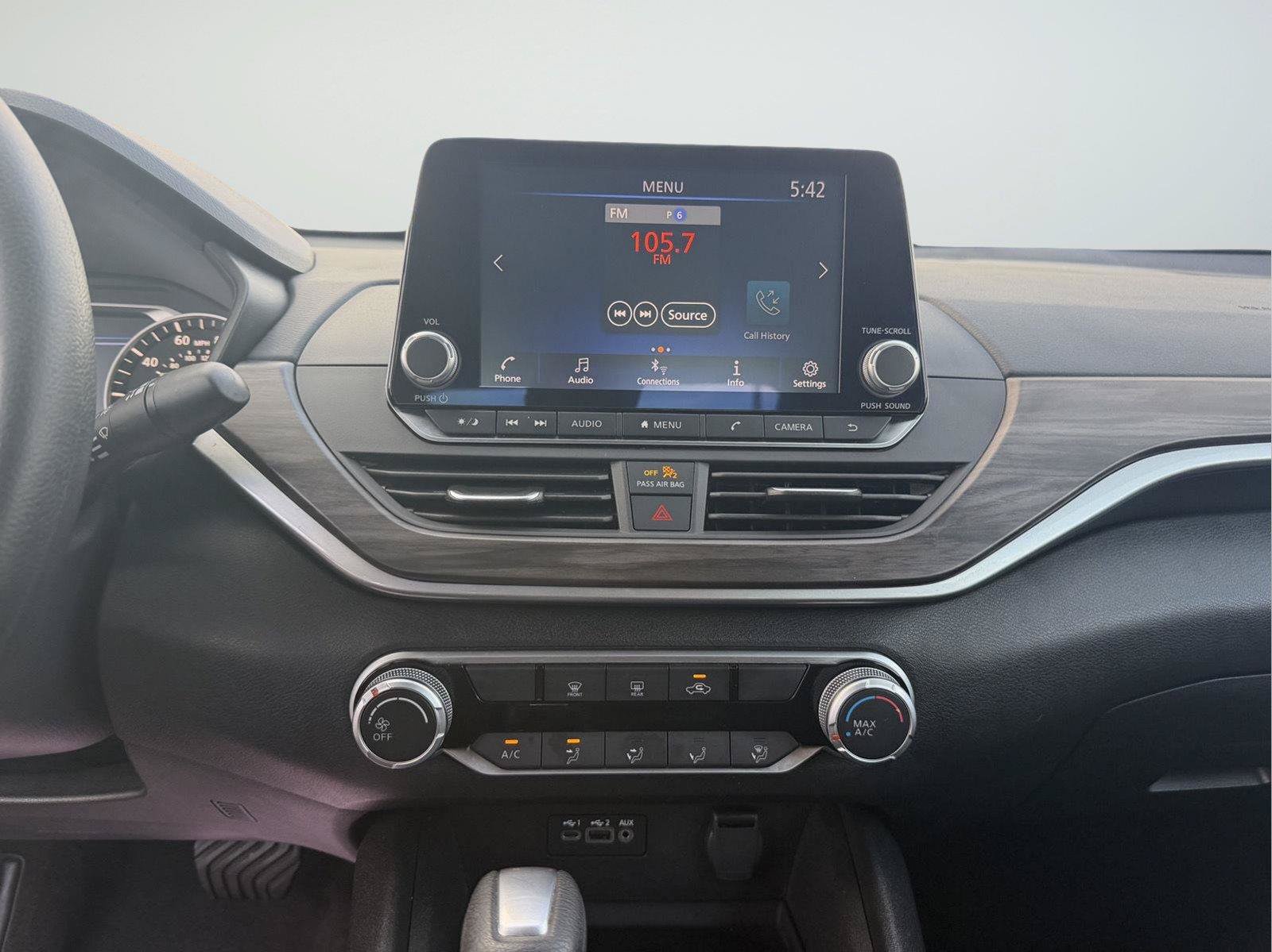 Used 2025 Nissan Altima 2.5 SV FWD image 19