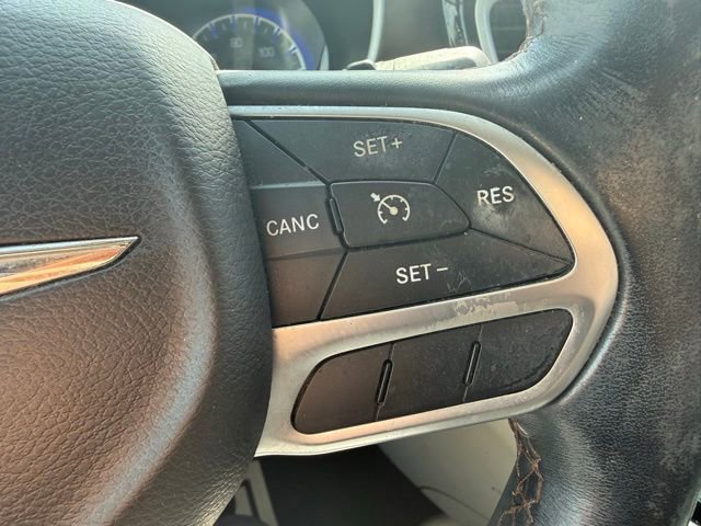 Used 2017 Chrysler Pacifica Touring-L FWD image 19