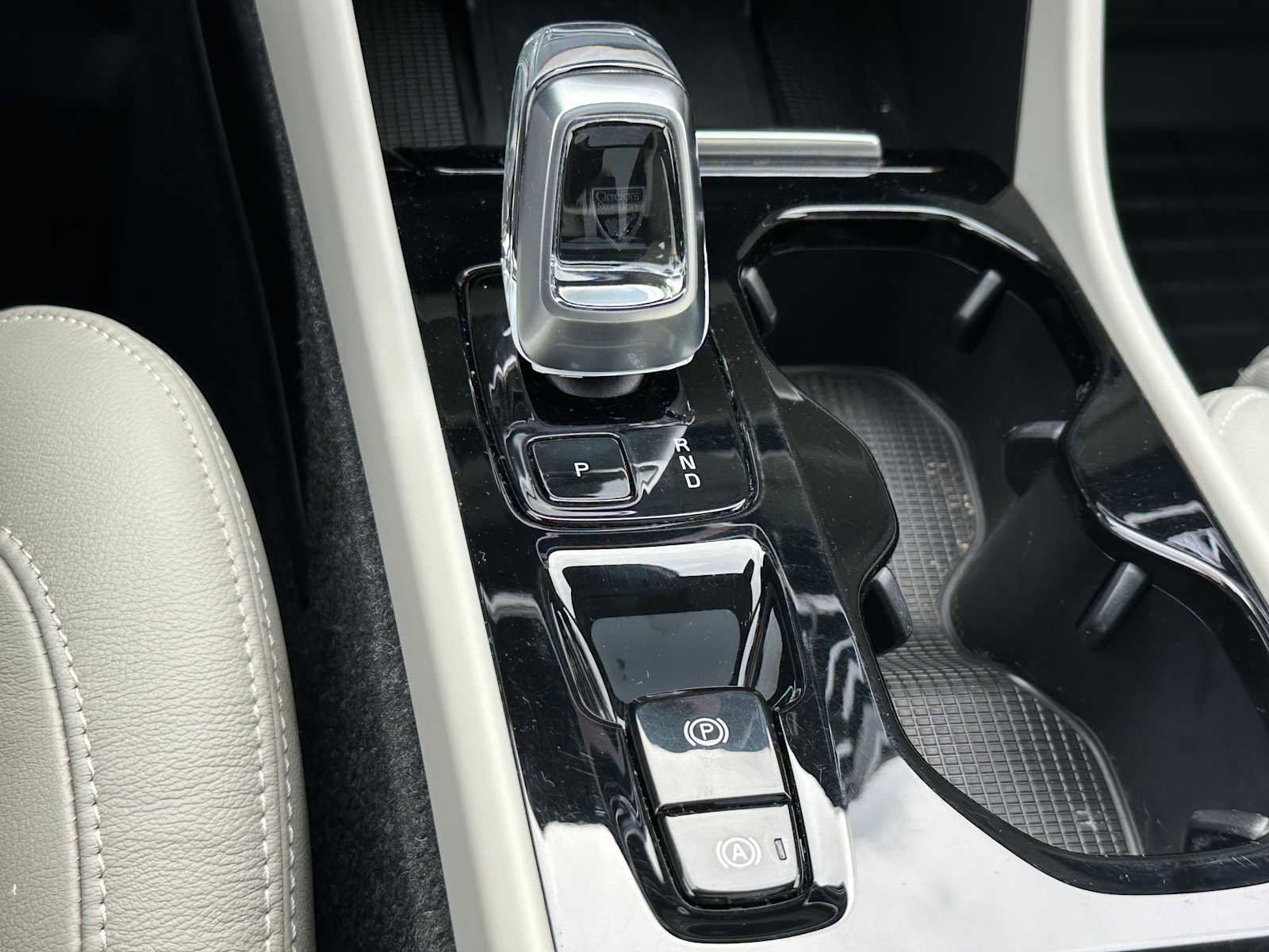 Certified 2023 Volvo XC40 B5 Plus w/ Protection Package Premier AWD/4WD image 31