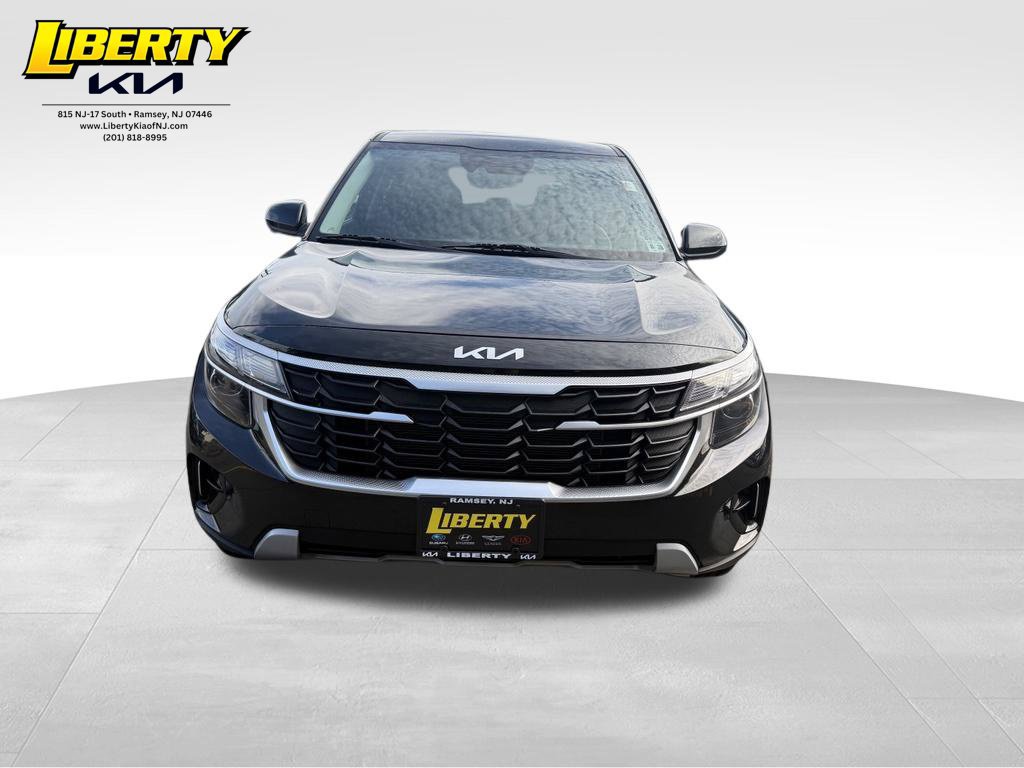 Used 2024 Kia Seltos LX AWD/4WD image 2