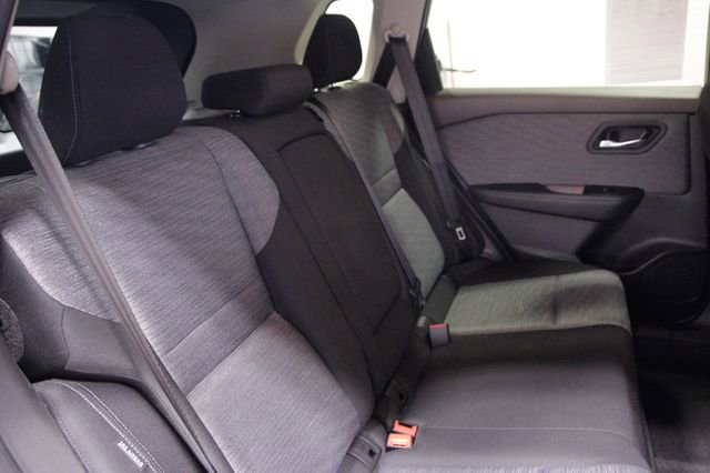 Used 2023 Nissan Rogue SV AWD/4WD image 17
