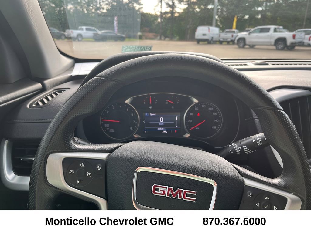 Used 2024 GMC Terrain SLE w/ Driver Convenience Package FWD image 13
