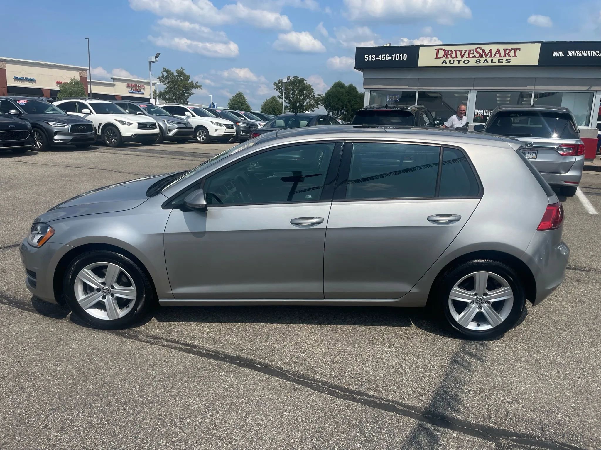 Used 2017 Volkswagen Golf Wolfsburg Edition image 4