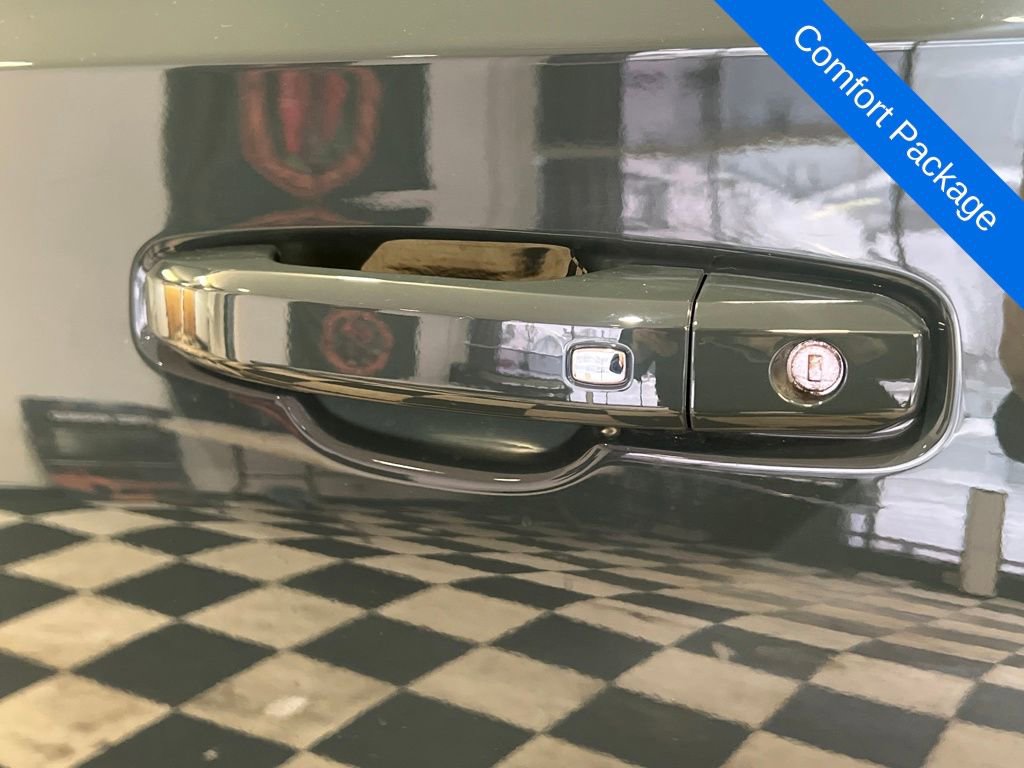 Used 2025 Chevrolet Tahoe Z71 w/ Comfort Package image 10