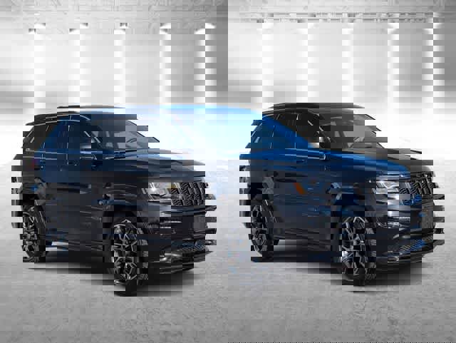 Used 2015 Jeep Grand Cherokee SRT w/ Luxury Group II image 2