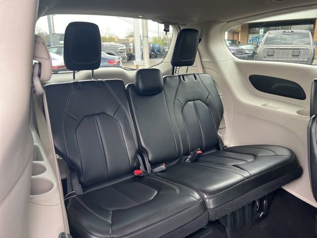 Used 2024 Chrysler Pacifica Touring-L FWD image 26