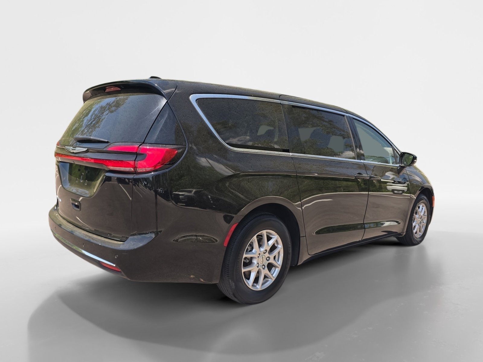 Used 2024 Chrysler Pacifica Touring-L FWD image 5