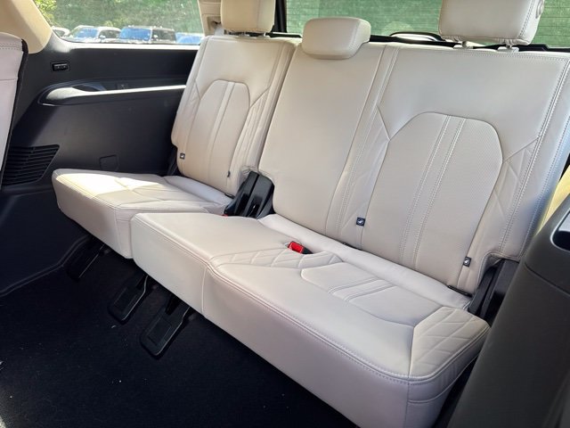 Used 2024 Ford Expedition Platinum AWD/4WD image 12