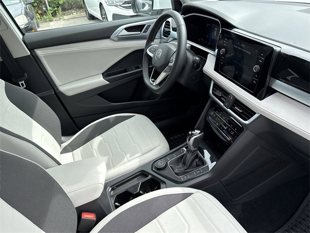 Used 2025 Volkswagen Taos SE image 29
