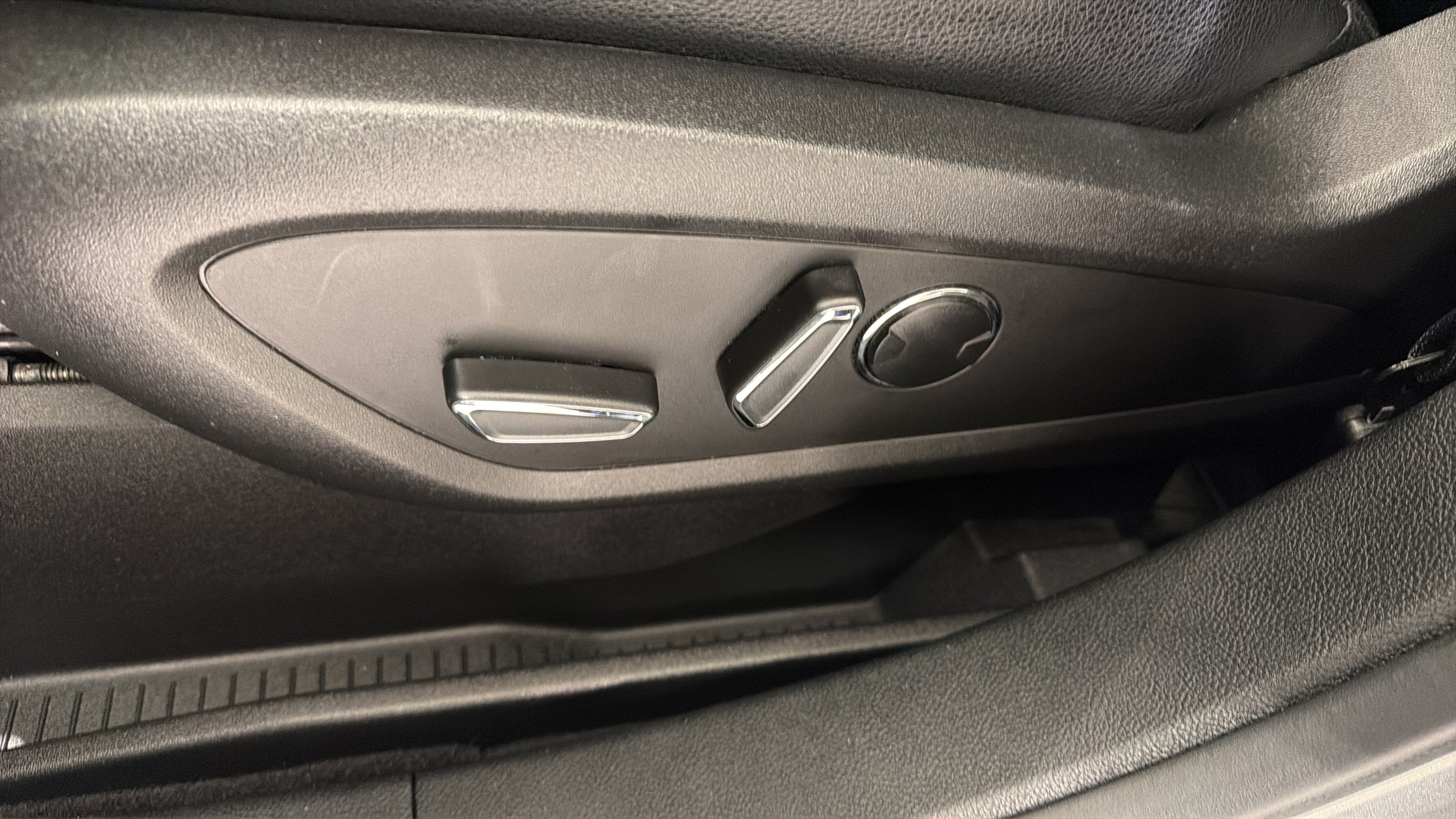 Used 2023 Lincoln Nautilus FWD w/ Premium Package image 10