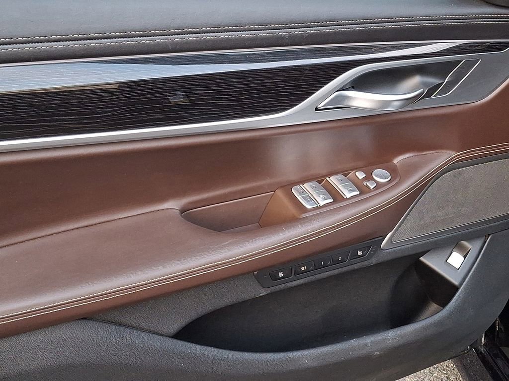 Used 2019 BMW 750i xDrive w/ Executive Package AWD/4WD image 8