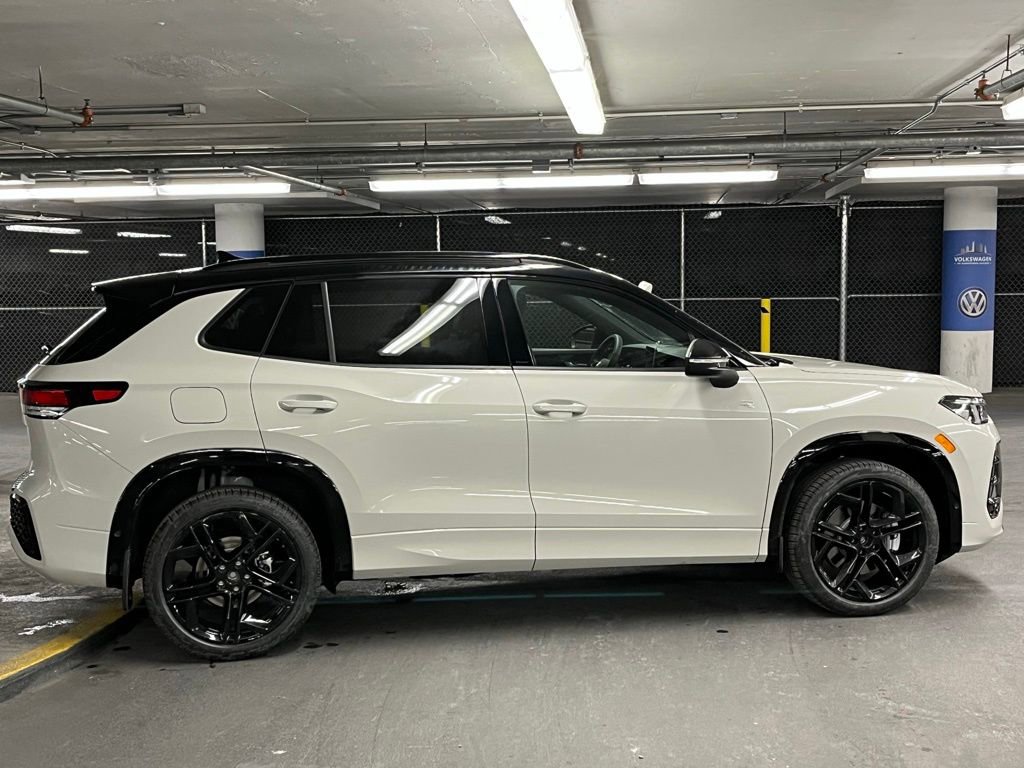 New 2026 Volkswagen Tiguan SE R-Line FWD image 41