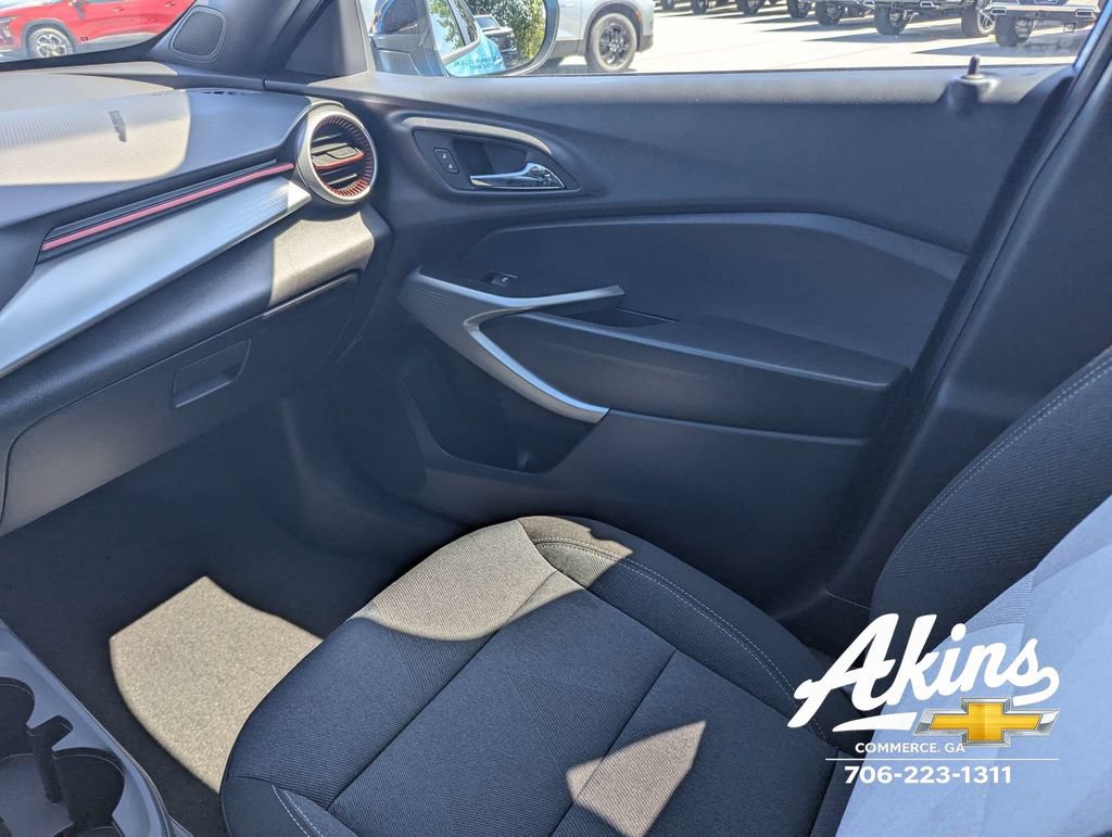 New 2026 Chevrolet Trax RS w/ Sunroof Package FWD image 16