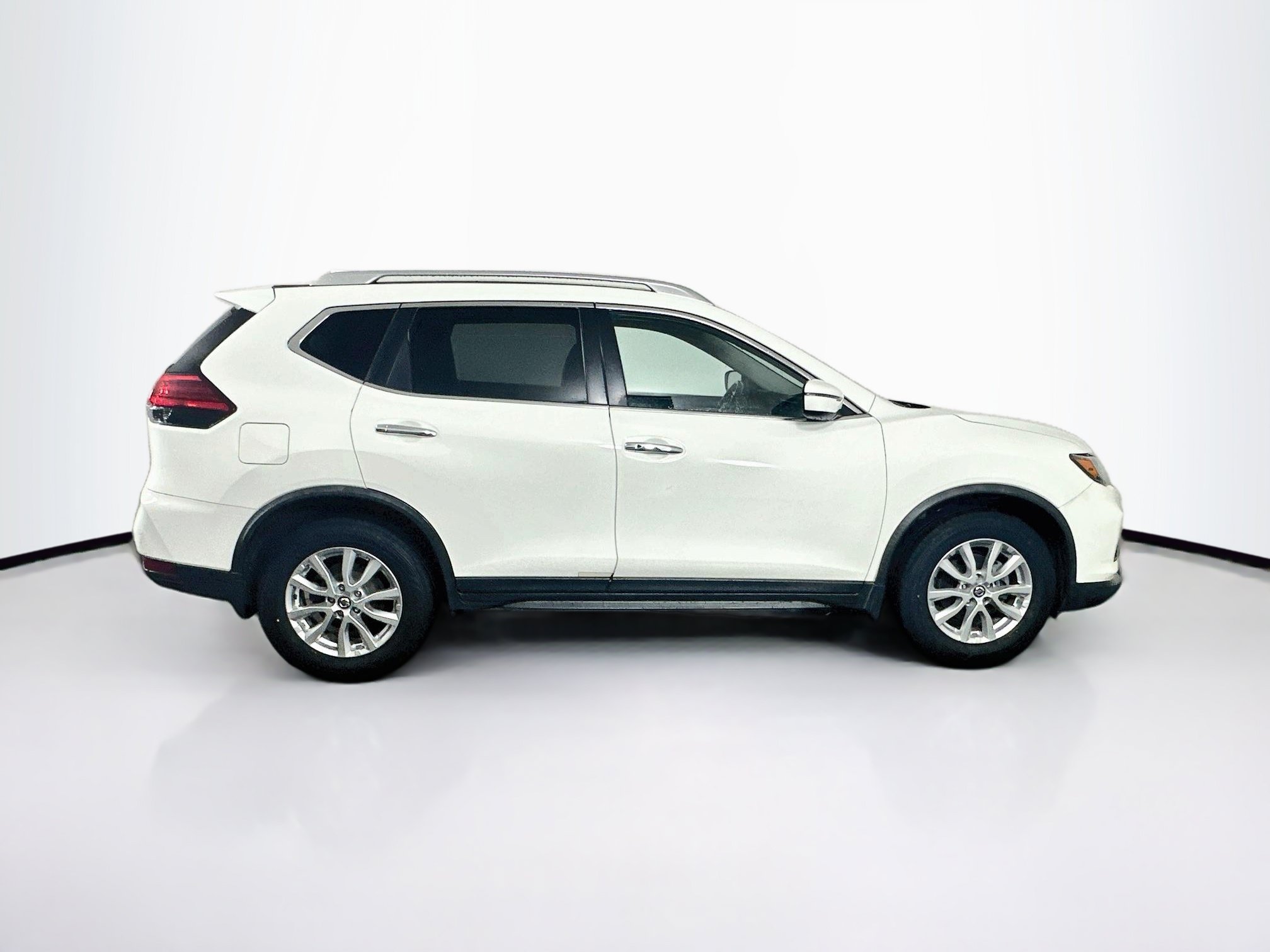 Used 2017 Nissan Rogue SV FWD image 10