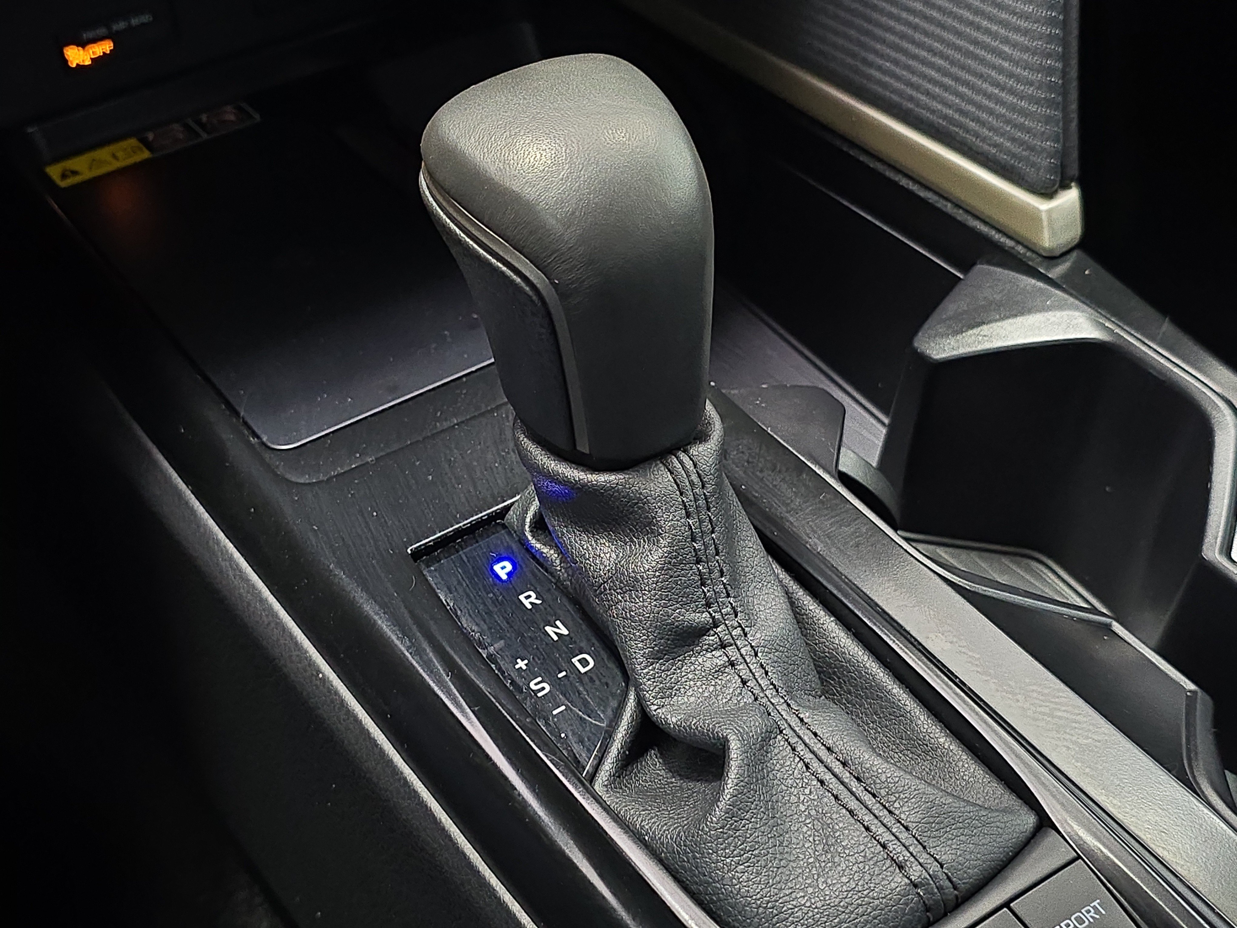 Used 2025 Toyota Camry SE w/ Convenience Package FWD image 31