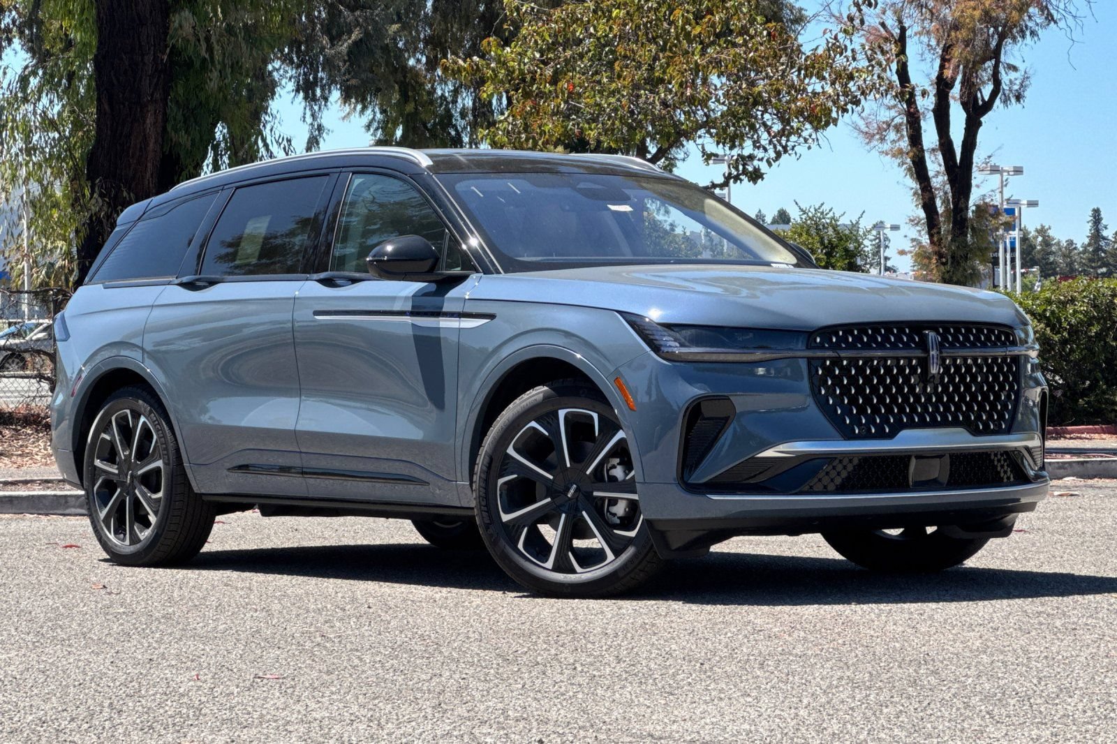 New 2026 Lincoln Nautilus Reserve AWD/4WD image 2