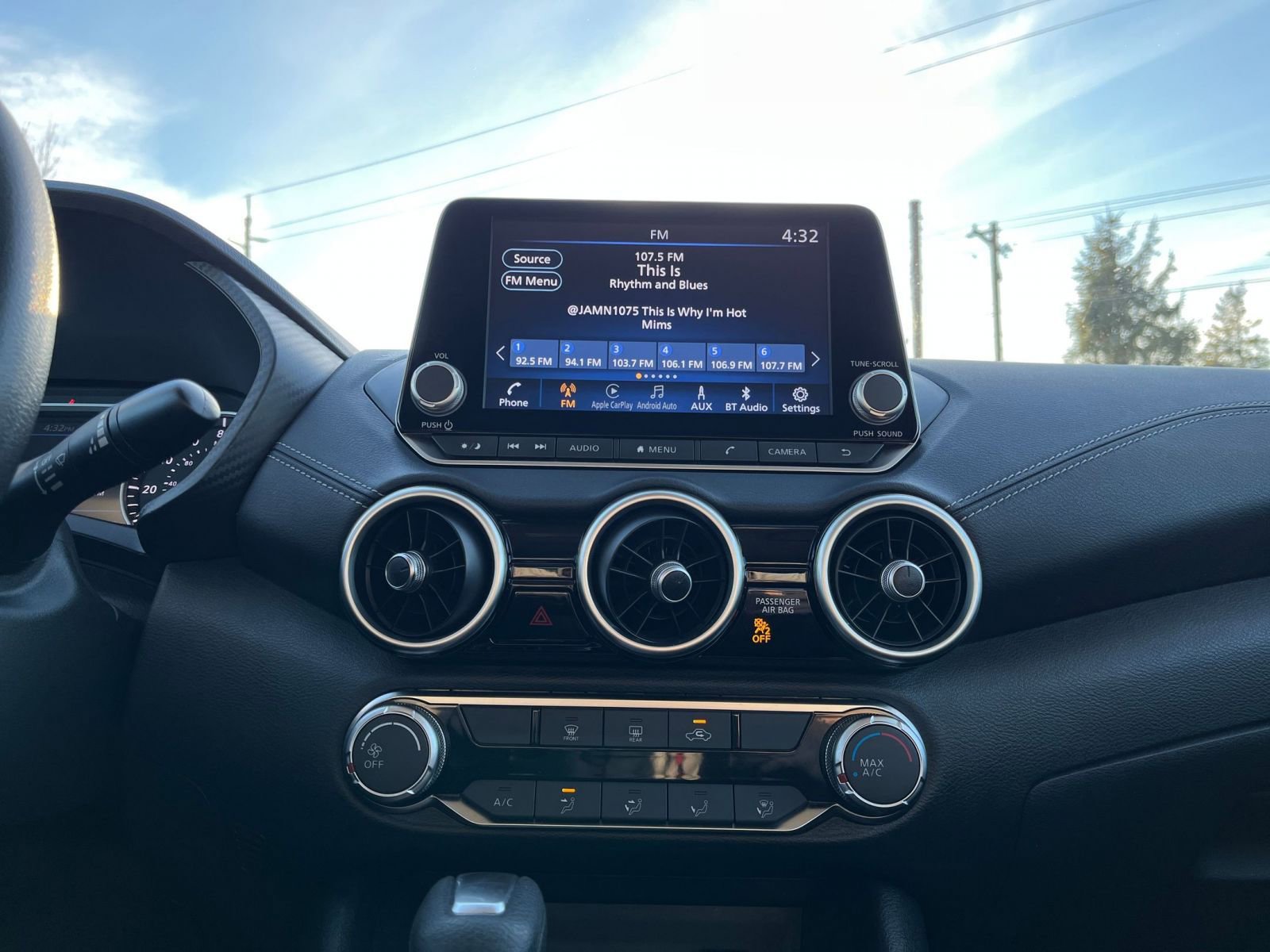 Used 2024 Nissan Sentra SV FWD image 20