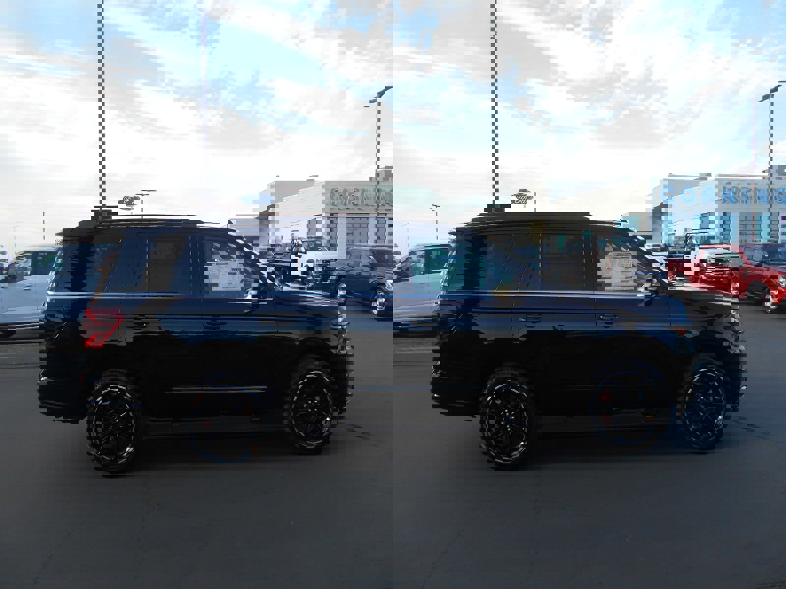 Used 2024 Ford Expedition Limited image 2